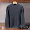 Nuevo suéter de cachemira gruesa de doble hebra de siete agujas para hombre de otoño e invierno con cuello semialto, jersey base de punto grueso de corte holgado