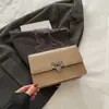 Bolso bandolera de cadena con candado para mujer de color sólido 2025 primavera nuevo estilo simple y moderno de un hombro axila bolso cuadrado pequeño