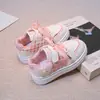 Zapatos de Skate Nuevos para Niñas Primavera/Otoño 2026 Lazo 3D Adhesivo Mágico Zapatos Blancos para Niños Medianos y Mayores Zapatos Deportivos Casuales