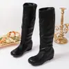 Botas altas retro de estilo francés para mujer que aumentan la altura, nuevo modelo otoño e invierno 2026, versátiles, que realzan la altura, extremadamente estilosas, botas de montar ajustadas