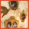 Moldura de Foto Dourada em Relevo Estilo Europeu Vintage Decoração de Parede para Casa e Pousada, Pendente de Parede Esculpido Artístico de Luxo Leve