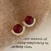 Brincos de Agulha de Prata S925 com Acabamento em Renda Vermelha, Apresentando um Design Único e Deslumbrante, Luxo Leve Estilo Francês, Brincos Exquisitos Elegantes e Sofisticados