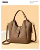 Bolsa Cesta de Couro Macio 2025 Nova Retro Nicho Bolsa de Mão para o Dia a Dia Grande Capacidade Elegante Moda Bolsa Transversal