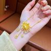 Mismo Estilo que Puzuo Gold Shop, Cadena de Borla de Loto Color Oro Arena para Mujer, Moderna Cadena de Clavícula de Loto Tricolor Dorado para Novia