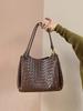2024 Diseño Nicho Nueva Bolsa Tote Tejida con Hebilla de Cuerda Metálica de Un Hombro Bolsa Grande Portátil de Gran Capacidad Retro Bolsa de Mujer