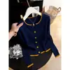 Moda Feminina Casual Versátil de Malha Cardigan Nova Coleção Primavera/Outono 2026 Super Bonito Temperamento Emagrecedor Camada Base Top