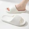 Envío Gratis Pantuflas de Suela Gruesa para Hombres en Verano, Estilo Nuevo para Interiores Baño Baño Antideslizantes Pareja Frescas y Duraderas Mujeres