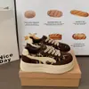 Suela gruesa otoño e invierno con cordones 2026 estudiante persona baja zapatillas de plataforma estilo coreano para mujer zapatos de vestir individuales zapatos casuales de caña baja a la moda