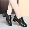 Sapatos pequenos de couro, frete direto disponível, primavera/outono, estilo simples, adequados para o trabalho, para mulheres de meia-idade, mocassins de bico quadrado, sapatilhas de sola macia, sapatos femininos com salto grosso