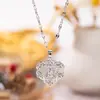 Collar de Cobre con Flor Hueca de 26 Letras de Moda Europea y Americana Transfronteriza de Lujo Ligero para Mujer, Cadena para Clavícula Versátil de Nicho al por Mayor