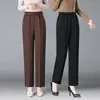 Nueva colección de otoño para mujeres de mediana edad y mayores: pantalones de pierna recta, corte holgado, cintura alta, cintura elástica y estilo cómodo y casual. Pantalones largos de color café elegantes