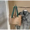 Nueva Bolsa de Lona Ligera Estilo Coreano de Verano con Color Contrastante Portátil Bolso de Hombro Versátil Casual para Viajes Diarios Bolso Tote Simple
