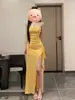 Vestido asimétrico de corte ajustado para mujer, entallado en la cintura, adelgazante, lujo ligero, estilo nicho, vestido largo amarillo sin tirantes con abertura, verano