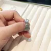 Nuevo Anillo Iris de Diamante de Alto Carbono con Patrón de Hierba Tang Estilo Chino Apertura para Mujer Diseño de Nicho Sentido del Diseño Anillo de Bambú