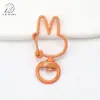 Anillo Abierto de Conejo con Orejas Puntiagudas de Aleación Pintada Cierre de Resorte Anillo de Resorte Llavero DIY Colgante Llavero de Conejo