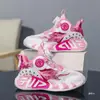 Tênis de basquete infantil para meninos e meninas sapatos esportivos atrito faz barulho verão novo malha respirável leve tênis de treino