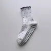 Calcetines de yoga de lunares para mujer, calcetines deportivos de interior para fitness, calcetines de Pilates de media pantorrilla, calcetines profesionales antideslizantes de encaje para el suelo, venta al por mayor