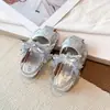 Zapatos de Playa Transpirables para Niños 2026 Nuevas Sandalias Bordadas de Princesa con Punta Cerrada, Suela Suave y Lazo, Diseño Hueco de Verano para Niñas