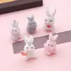 Colgante Blanco de Conejo Flocado 3D Conejo de Dibujos Animados en Forma de Corazón Conejo de Peluche Llavero DIY Bolsa Pulsera Accesorio