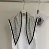 Roupa com Atmosfera de Verão: Lenço Triângulo de Secagem de Seda Imitação Sarja, Lenço de Seda Elegante Camadas com Cortina de Cintura