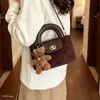 Bolso cruzado pequeño para mujer con textura, moda de nicho con patrón de diamantes, estilo commuter 2026, bolso de hombro con cadena