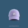 Gorra con visera de etiqueta R de copa suave estilo japonés bordada protección solar estilo coreano gorra de béisbol para hombres y mujeres en todas las estaciones mostrando rostro pequeño sistema de color dopamina