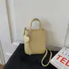 Bolso pequeño cuadrado simple para mujer, casual y elegante, bolso nuevo de moda y tendencia, bolso de hombro y cruzado de moda para la primavera 2026