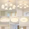 Lámpara de araña de lujo ligero estilo francés para sala de estar y dormitorio con pétalos de arte de hierro y diseño de iluminación con decoración de lazo