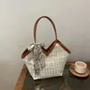 Bolsa Grande para o Dia a Dia Retrô Feminina 2026 Nova de Verão com Temperamento Bolsa de Ombro Versátil Moda Pequena Bolsa Tote Estilo Chanel