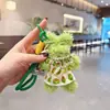 Pelúcia de Vestido de Fruta com Bastão Torcido Pingente de Chaveiro de Gatinho para Carro Charme de Bolsa Moderno Adorável