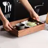Bandeja de madera de nogal negro hecha a medida con uniones de caja y espiga, adecuada para usar como cesta de almacenamiento para artículos pequeños en la mesa de la sala de estar en un B&B, una cesta de almacenamiento de madera maciza de alta gama
