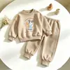 2026 Nuevo Conjunto de Dos Piezas de Dibujos Animados de Perrito para Niños Conjunto de Sudadera de Cuello Redondo y Pantalones Deportivos para Niños Pequeños Bebé Primavera y Otoño
