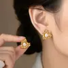Brincos de Coração com Pérola Estilo Doce Cool para Mulheres Coração de Metal Texturizado Brinco Bicolor Retro para o Dia a Dia Dropshipping