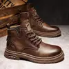 Botas Martin para Hombre 2026 Otoño Nuevo Estilo de Moda de Alta Calidad Botines Gruesos Cómodos Versátiles Casuales de Cuero de Caña Alta 9367