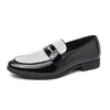 Sapatos Masculinos Transfronteiriços Tamanho Grande Primavera Nova Moda Sapatos de Couro Masculinos Slip-On Sapatos Formais de Negócios Estilo Britânico Sapatos de Couro Bico Fino