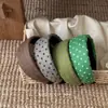 Diadema ancha plisada de lunares estilo ins al por mayor, diadema de tela multicolor antideslizante, diadema suave para niña en stock