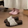 Pantuflas casuales para exteriores estilo coreano 2026 para mujer, con diseño de lunares, adecuadas para ir de compras, salidas a la playa y uso diario.
