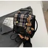 Mochila de Design Exclusivo para Mulheres 2025 Nova Moda Outono e Inverno Mochila Pequena de Alta Qualidade Bolsa de Mão Multifuncional Xadrez