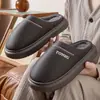 Nuevas pantuflas de algodón para hombre 2026, engrosadas y forradas de felpa para abrigar, con suela gruesa y antideslizantes, adecuadas tanto para hombres como para mujeres