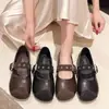 Mocassins femininos de couro 2025 primavera novo vintage fivela plana sapatos de vovó com sola macia mocassins de nicho rasos