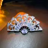 Broche Leque de Zircônia Popular Transfronteiriço Super Brilhante de Alta Resistência para Carro Grande de Quilates Leve Moda de Luxo Broche de Corsage de Ponta Atacado