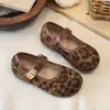 Sapatos Mary Jane Rasos Quadrados Velcros Novos Aumento de Altura Estilo Fada Francesa Outono 2026 Sapatos de Couro