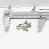 Herrajes Personalizados para Ropa y Equipaje Marca Pueden Ser Personalizados Aleación de Zinc Letra DIY Letrero Perforado Corte Artesanal Placa de Nombre Plateada