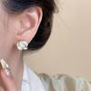 Pendientes pequeños de camelia blanca, sencillos, de estilo diario, combinables, de alta gama, con placa de incienso antimosquitos, sin agujeros.
