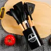 Suprimentos de cozinha transfronteiriços cabo de madeira utensílios de cozinha de silicone conjunto de 12 peças tubo de armazenamento colher de cozinha espátula panelas antiaderentes fabricantes em estoque