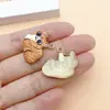 Colgante de aleación de gato acostado de dibujos animados con goteo de aceite, Amuleto de gato lindo multicolor, Accesorios para pulseras, collares, joyería DIY