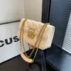 Bolsa de moda transfronteiriça 2026, design de nicho versátil, bolsa de corrente matelassada, bolsa transversal popular, bolsa quadrada pequena