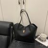 Bolso Tote de Hombro Único Versátil de Gran Capacidad de Lujo Ligero Moda Otoñal Tendencia Transfronteriza Nuevo 2026 para Mujer