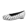 Zapatos de tacón bajo y suela plana de color blanco lechoso con lunares negros, zapatos de abuela retro de punta cuadrada de cuero suave, zapatos de mujer gentiles y versátiles para ir al trabajo
