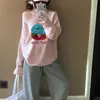 Moletom Rosa Fino Feminino com Estampa Criativa de Hambúrguer, Gola Assimétrica Chique, Design Off-Shoulder, Manga Longa, Para o Início do Outono